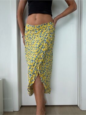 Jacks Girlfriend SOFT yellow/blue floral comfy adjustable wrap high low skirt.